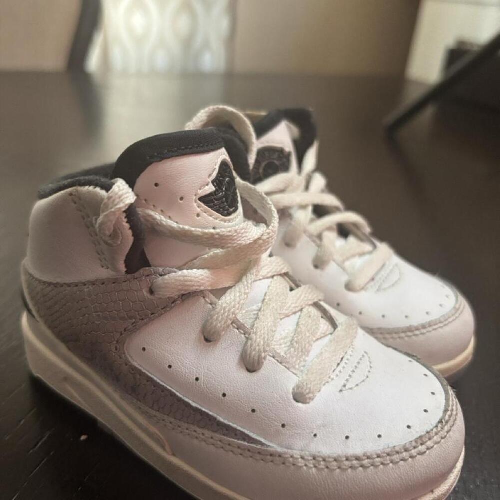 TODDLER JORDAN 2 RETRO used size 6C